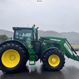 John Deere 6R 215