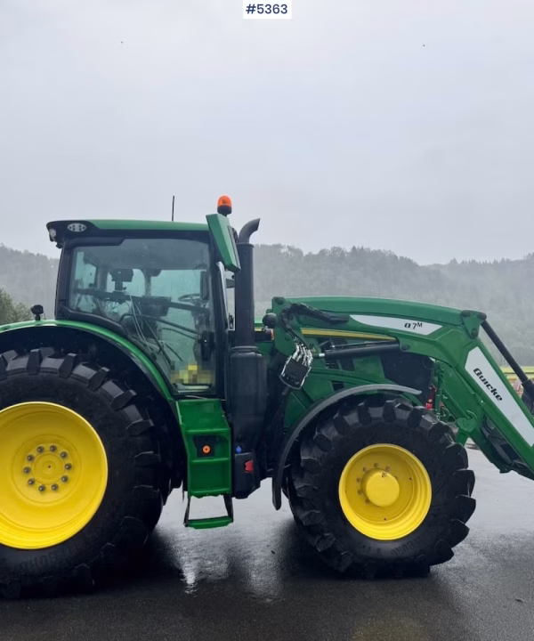 John Deere 6R 215