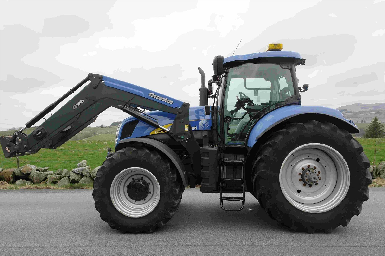 468305958_551011334481326_3502534770286289185_n NEW HOLLAND T7070 – Image 1