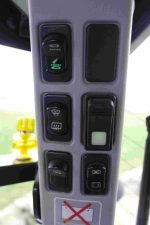 NEW HOLLAND T7070 – Image 19