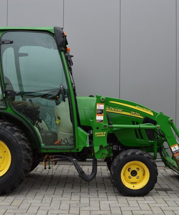 JOHN DEERE 2520