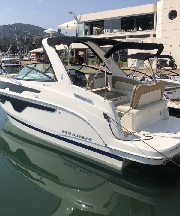 BAYLINER CIERA 8 – CABIN CRUISER
