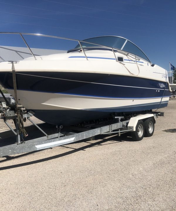 BENETEAU FLYER 701 – CABIN CRUISER – VOLVO PENTA 4.3L GL