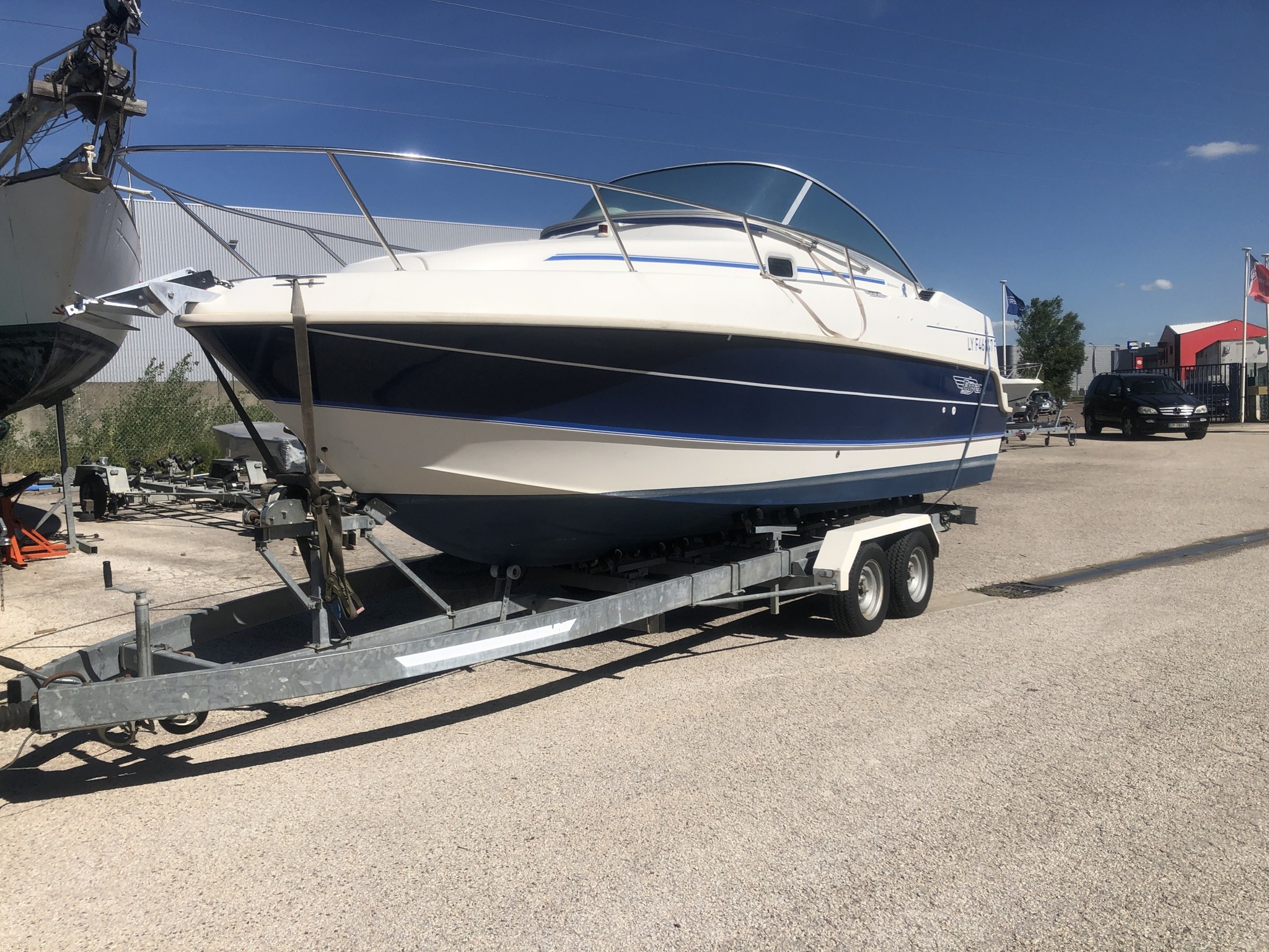 469108532_547198301541429_1236228765709003412_n BENETEAU FLYER 701 – CABIN CRUISER – VOLVO PENTA 4.3L GL – Image 1