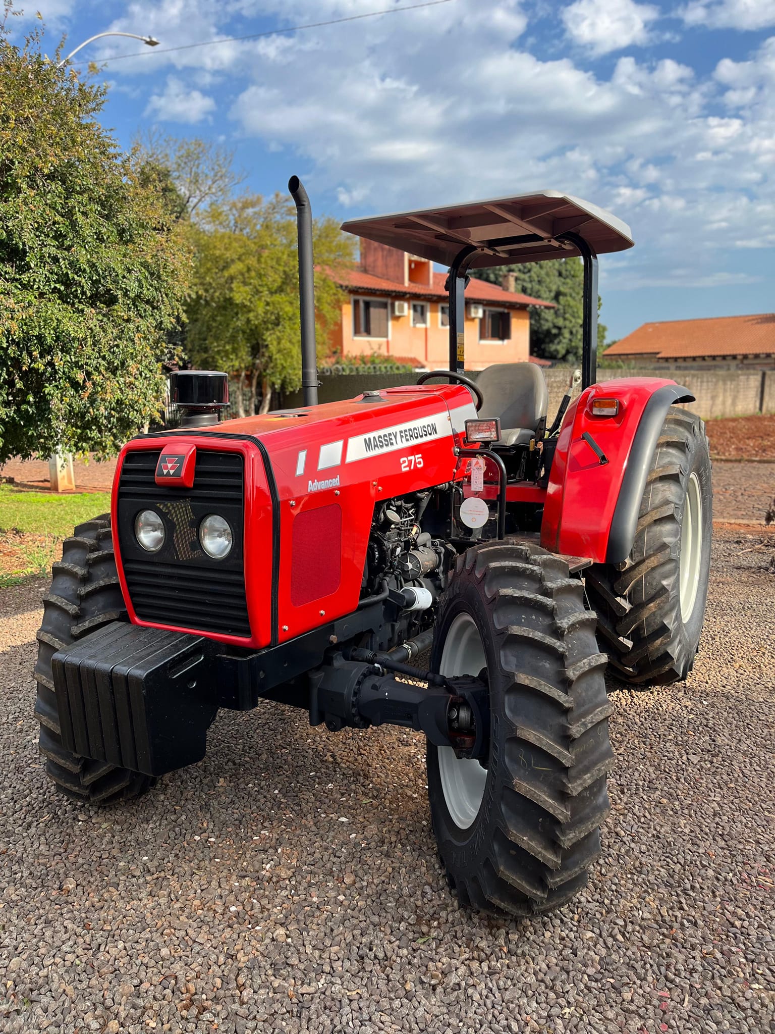 536493398_1446253173088758_2272315253918496586_n TRACTEUR MASSEY FERGUSON MF 275 ADVANCE – Image 1